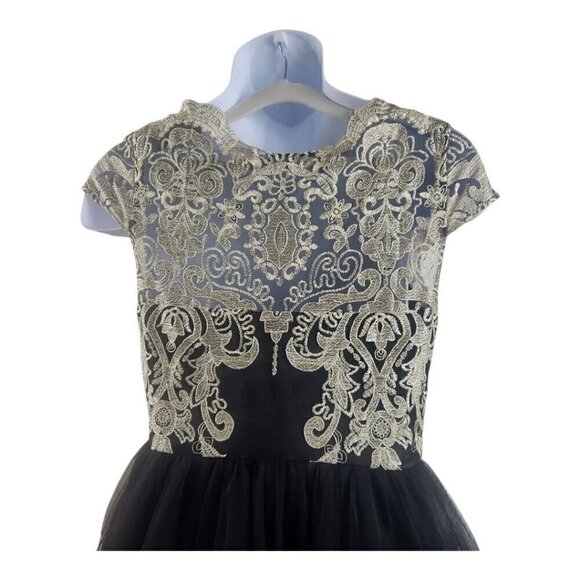 Chi Chi London Clara Dress Embroidered Lace Overlay Cap Sleeve Black Gold US 8 - Picture 7 of 12